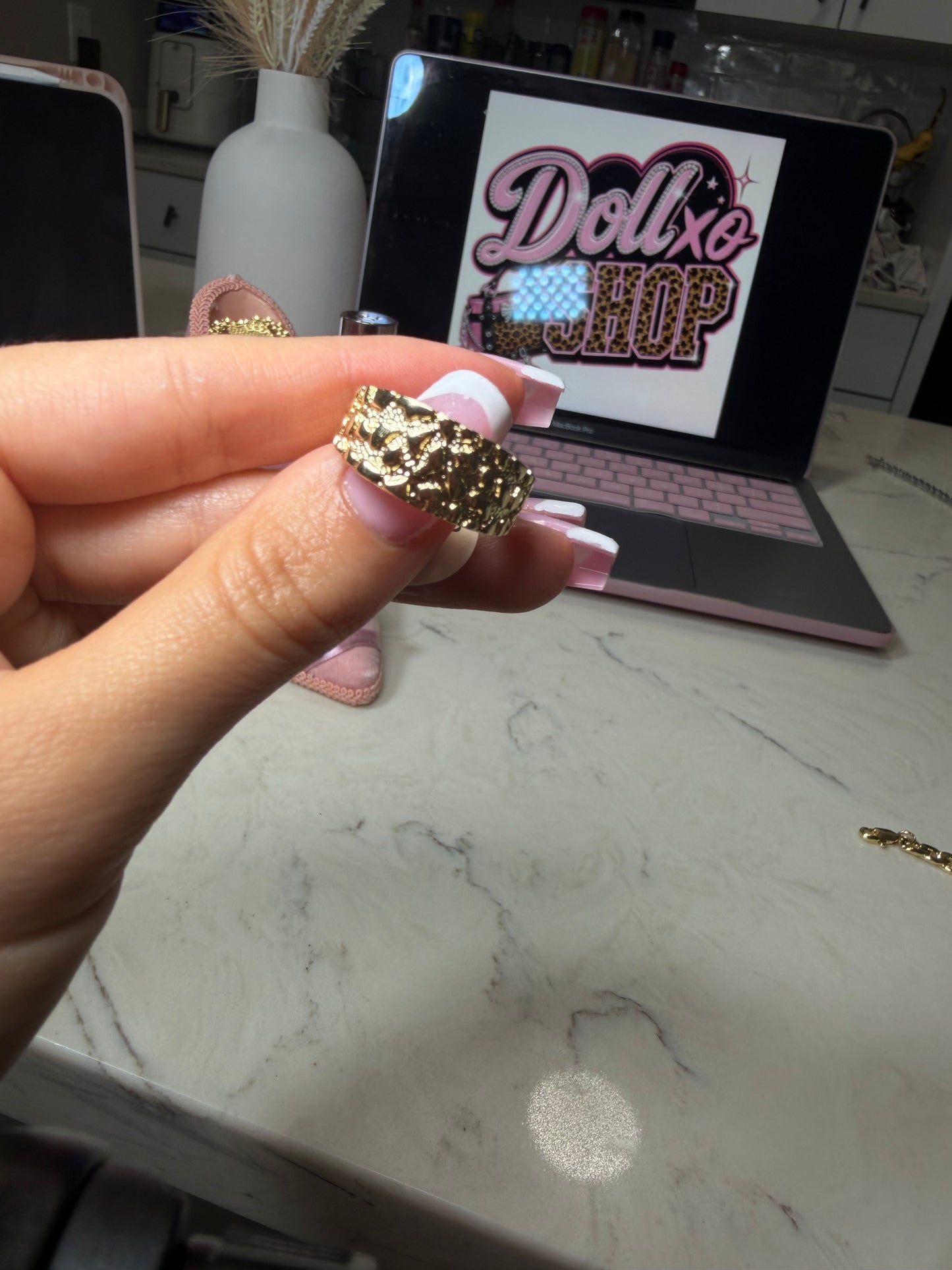 Classy Gold Band Ring