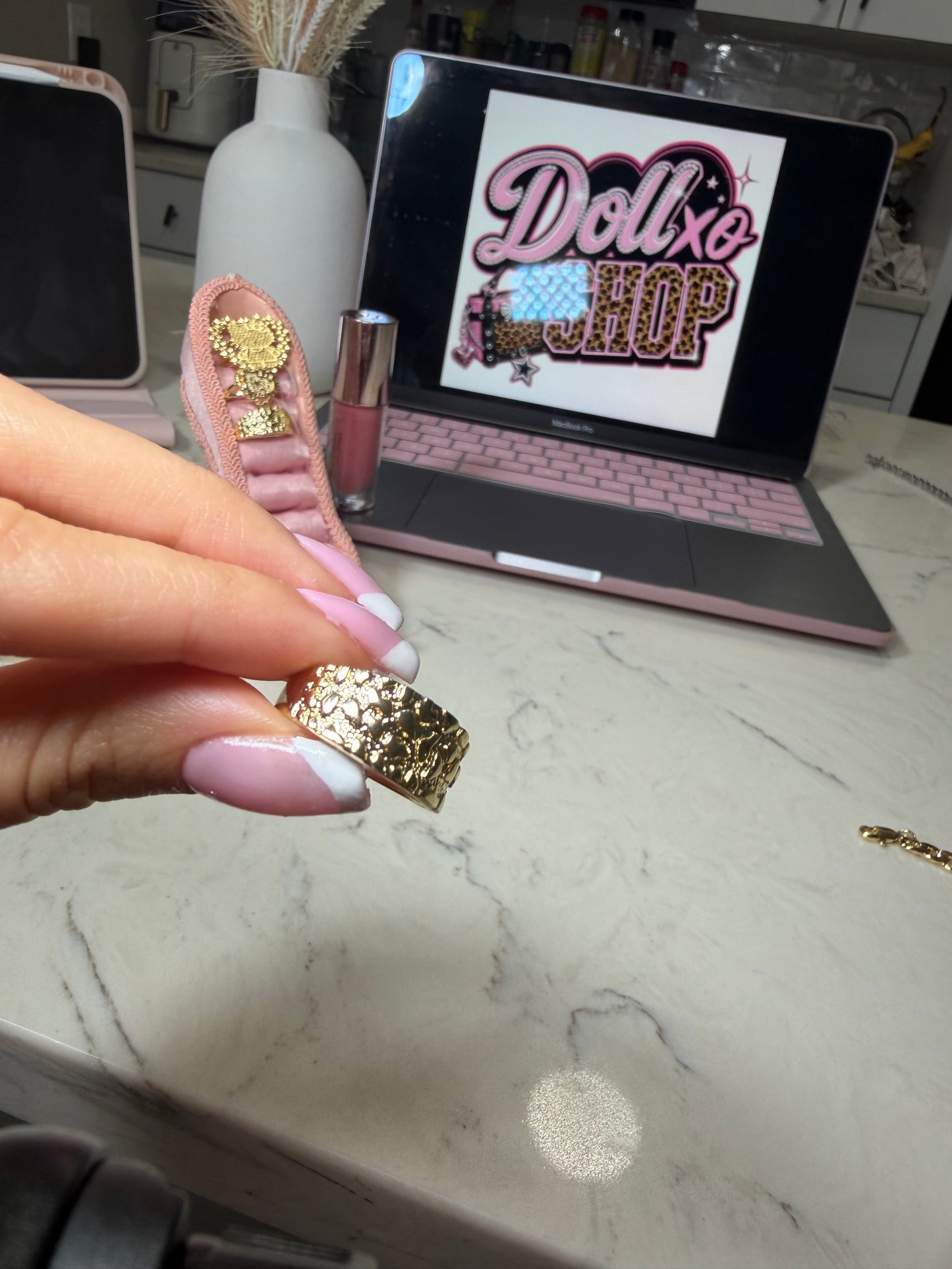 Classy Gold Band Ring